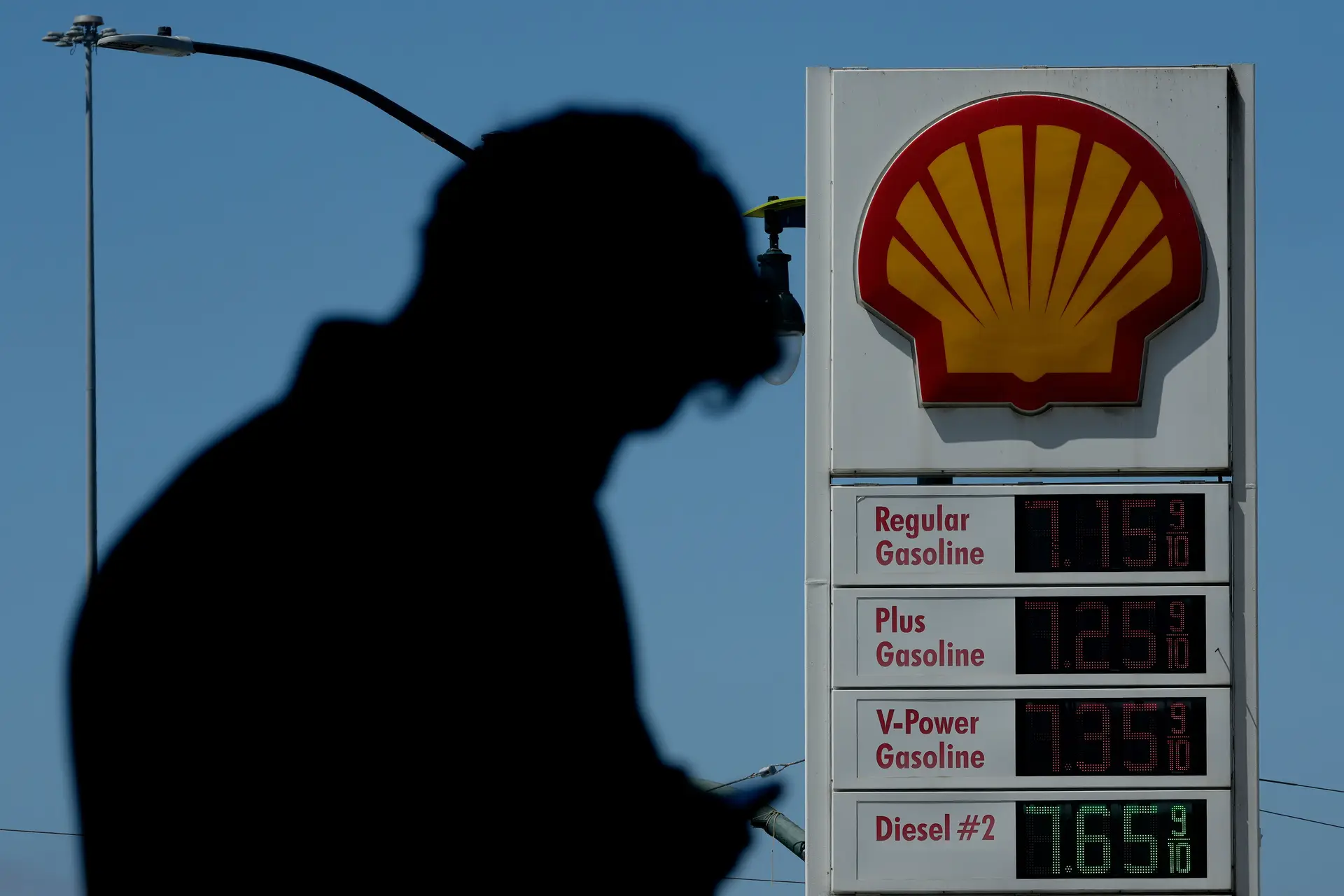 Guerras, apagões e tensões globais colocam Europa perante um desafio urgente de transição energética