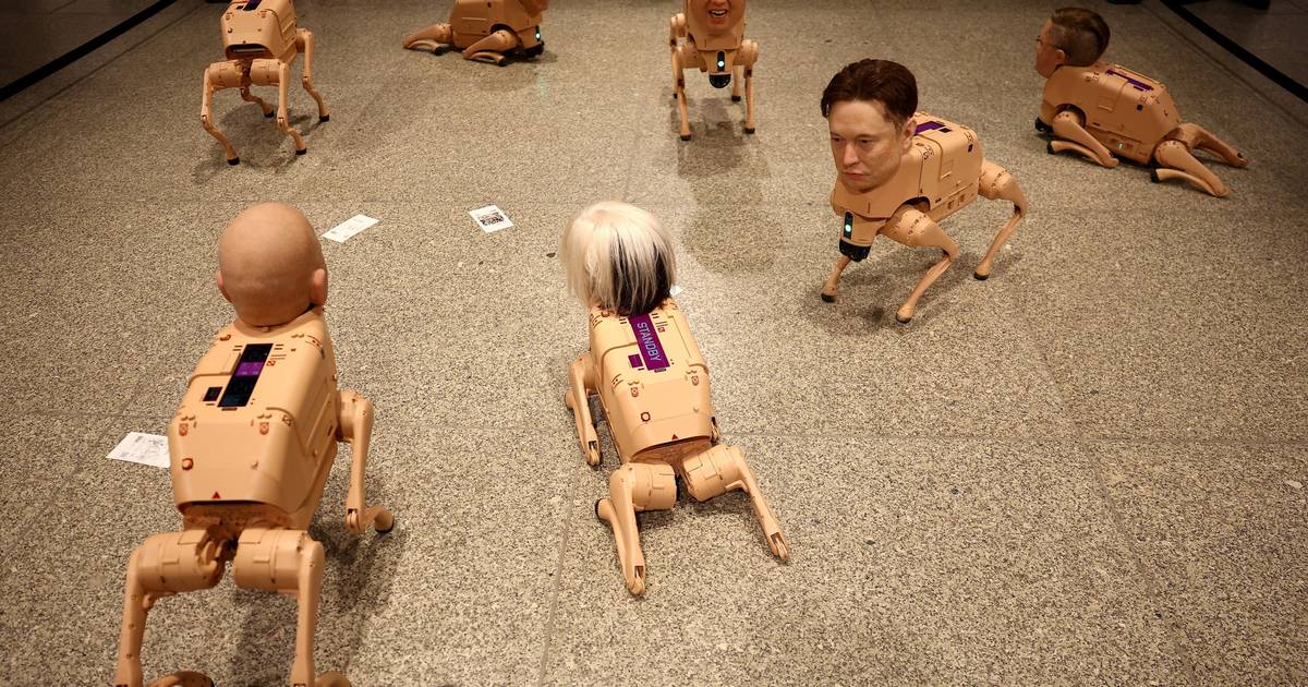 Cães-robô com rostos de figuras mundiais surpreendem visitantes em Berlim