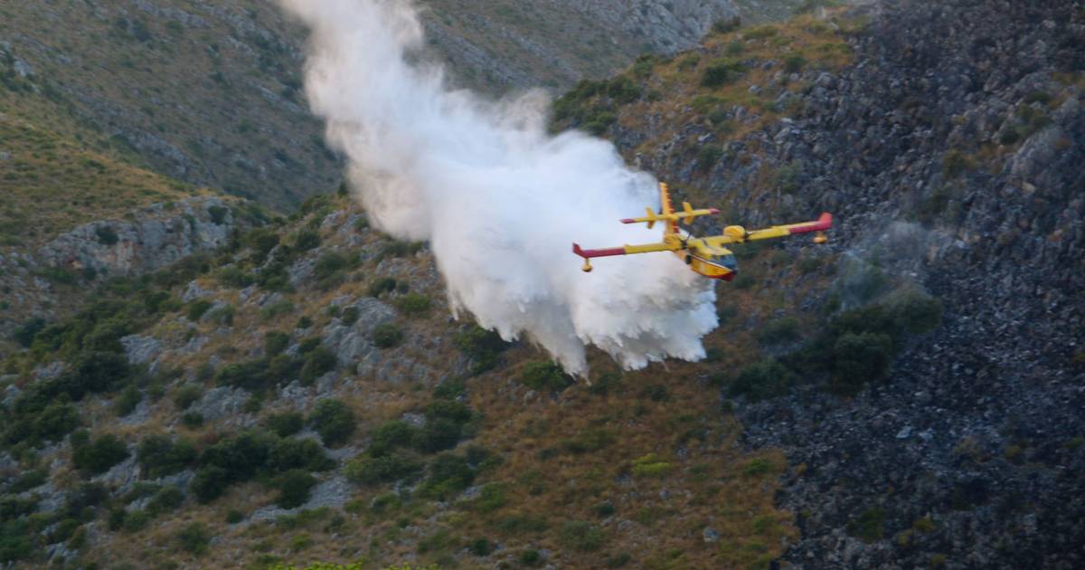 Incêndio na região italiana da Toscana obriga à retirada de cerca de 3.500 pessoas