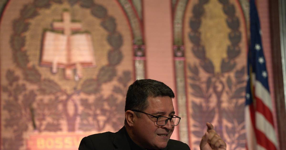 Papa Leão XIV nomeia antigo imigrante ilegal como bispo