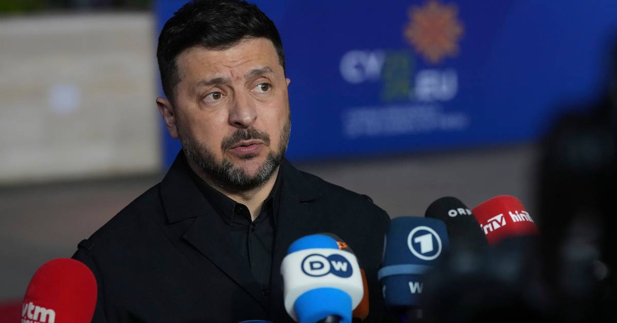 Zelensky pede 