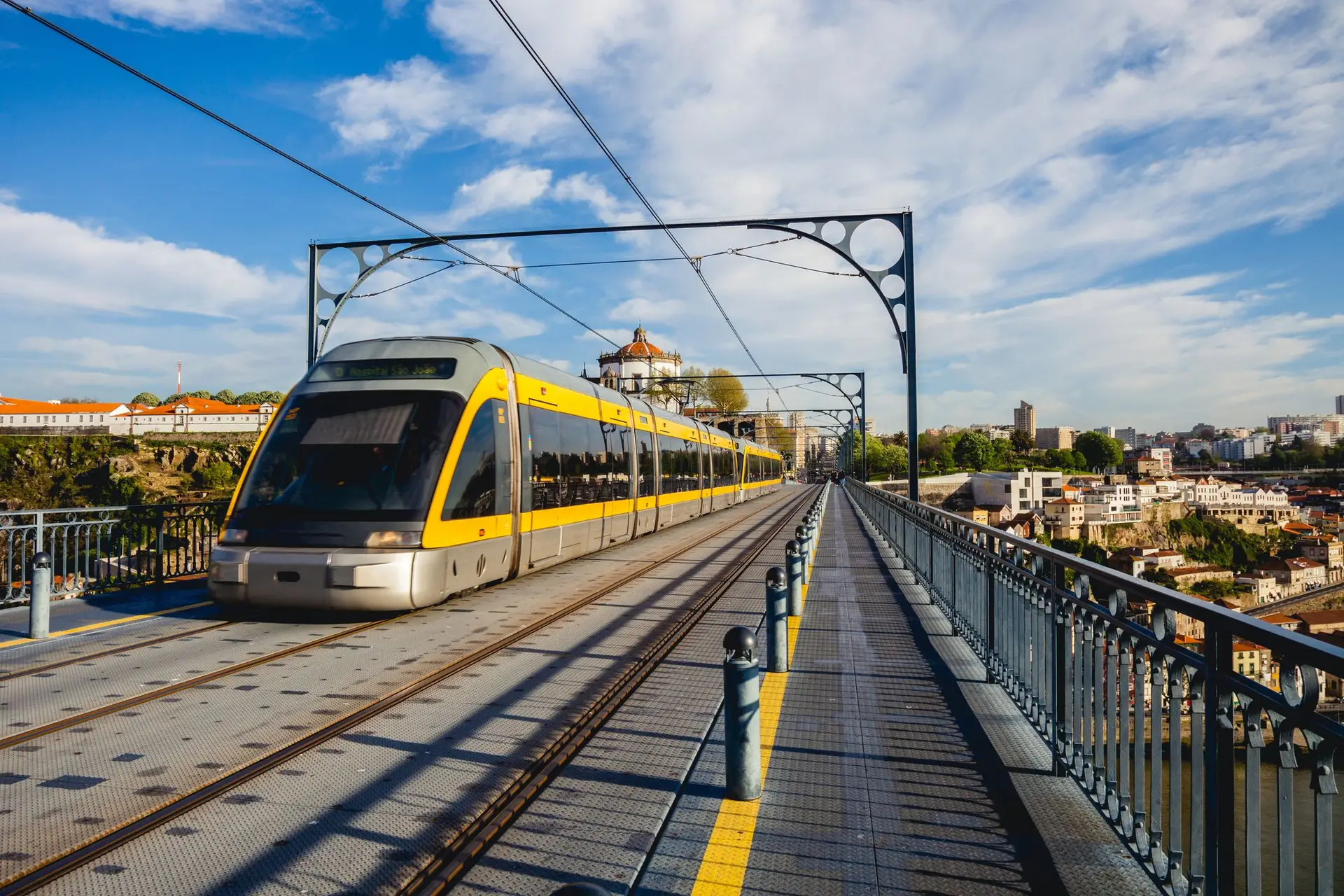 Transportes gratuitos no Porto: residentes vão poder viajar em toda a área metropolitana sem pagar