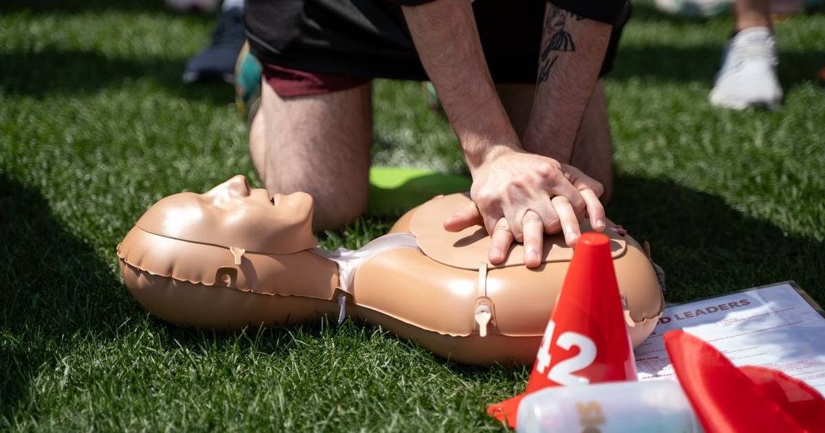 Aula de reanimação cardíaca num estádio dos EUA bate recorde mundial