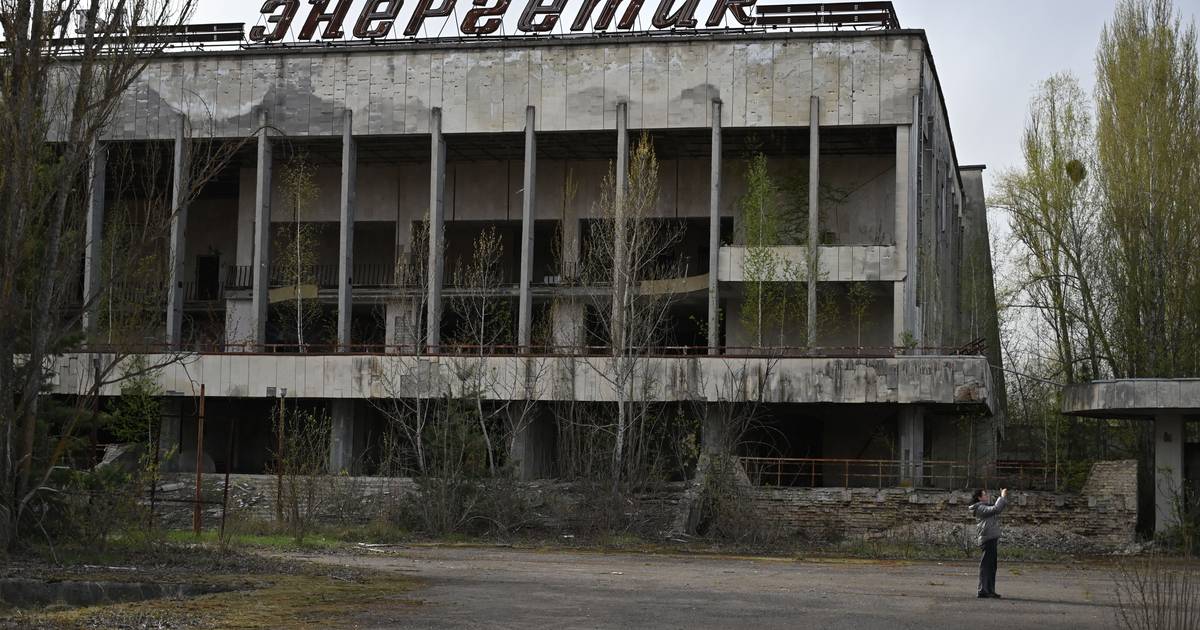Incêndio florestal perto de Chernobyl após impacto de drone