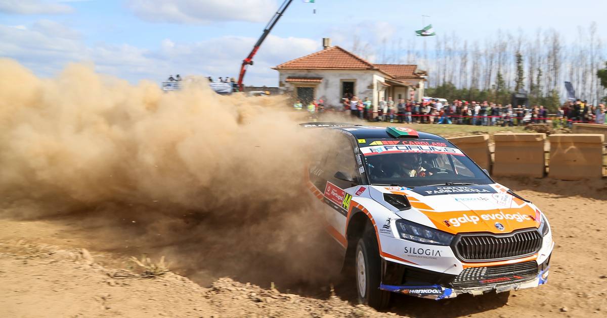 Rali de Portugal: Armindo Araújo é o melhor português, Salvi desiste