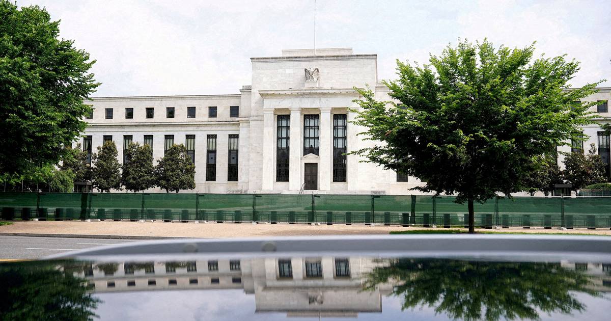 Banco da Reserva Federal alerta: economia dos EUA em risco devido à guerra com o Irão