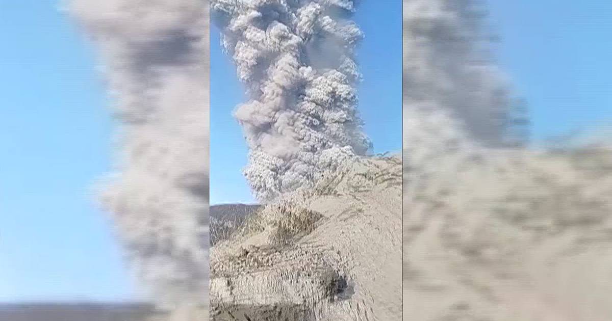 As imagens da erupção do vulcão Dukono que causou vítimas mortais na Indonésia