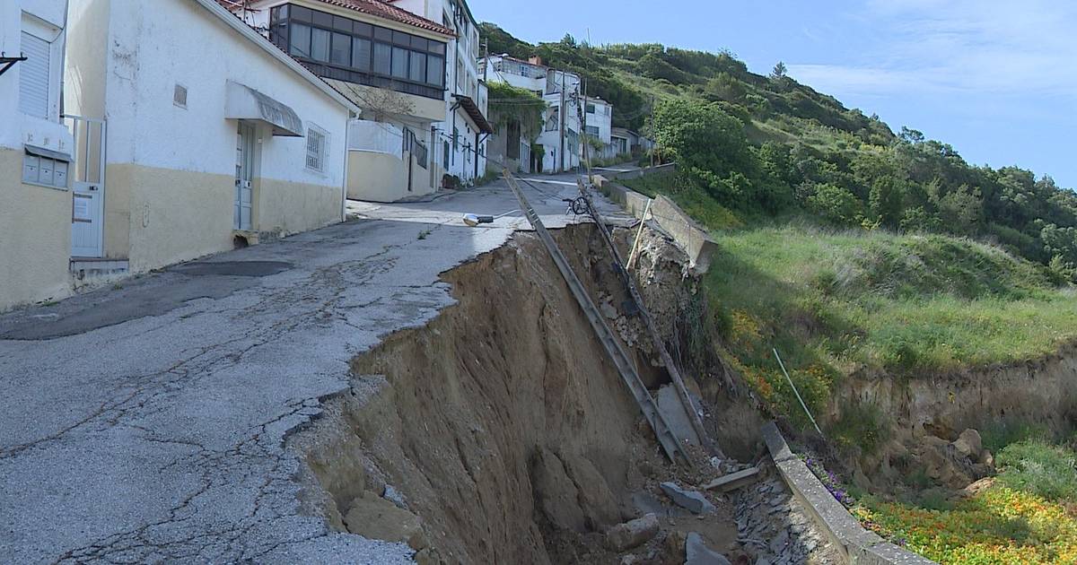 “Muitas famílias estão a atravessar dificuldades”: meses após tempestades, centenas de moradores continuam desalojados em Porto Brandão