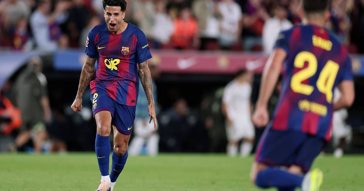 João Cancelo alcança feito inédito no futebol após conquista do campeonato com o Barcelona
