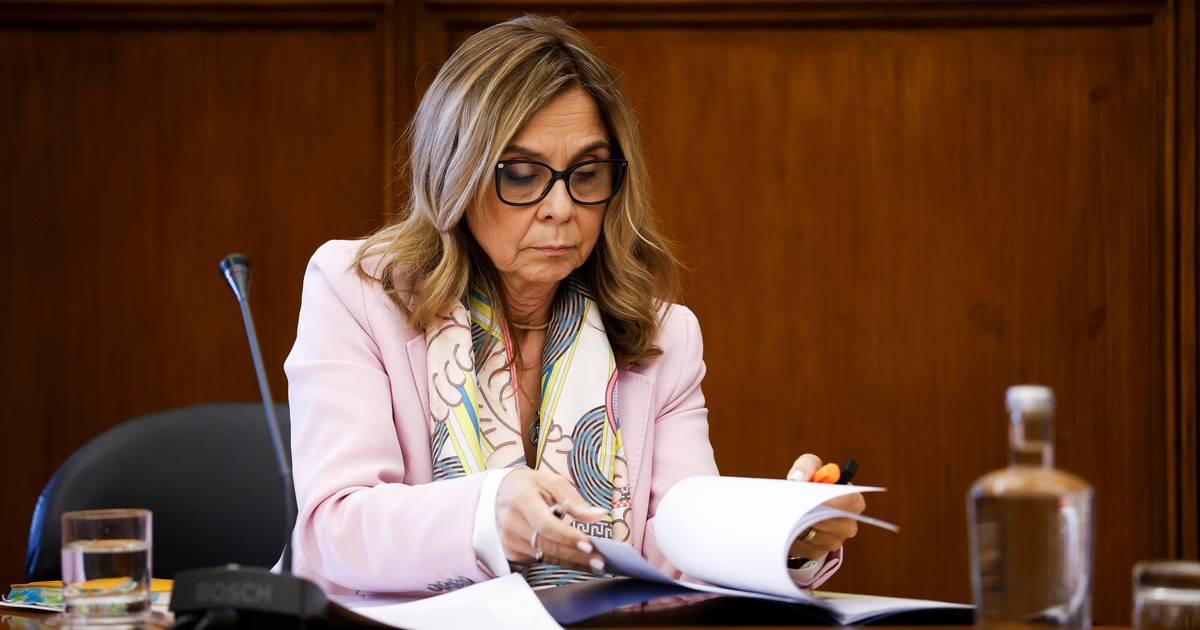 Ministra da Saúde admite processar presidente da associação dos médicos tarefeiros por 