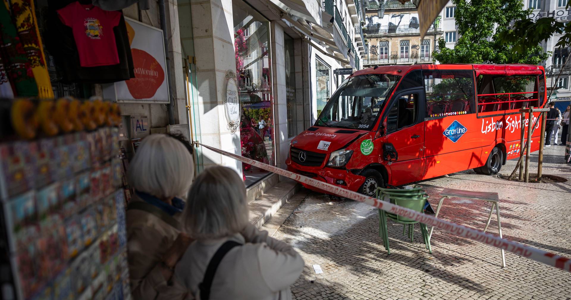 Despiste de Autocarro em Lisboa: Três Feridos e Danos no Centro — image 2