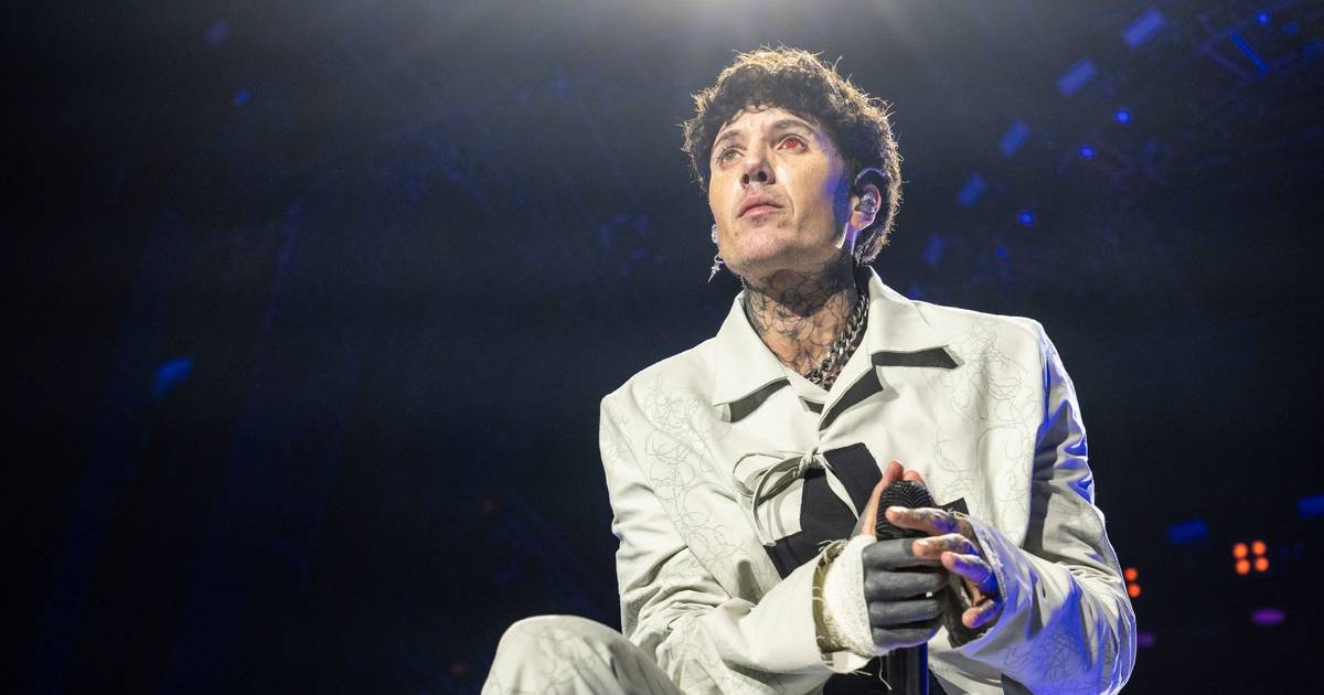 Vocalista de Bring Me The Horizon sofre concussão após ser atingido por telemóvel durante concerto