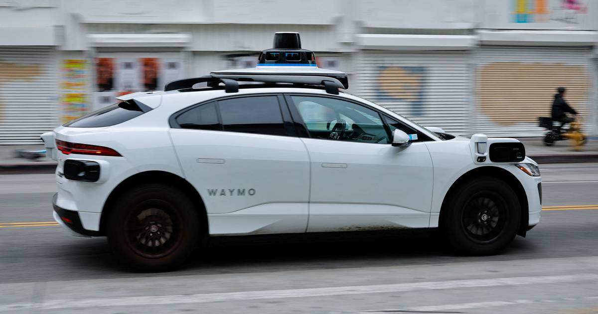 Waymo recolhe mais de 3 mil veículos autónomos nos EUA devido a riscos de segurança