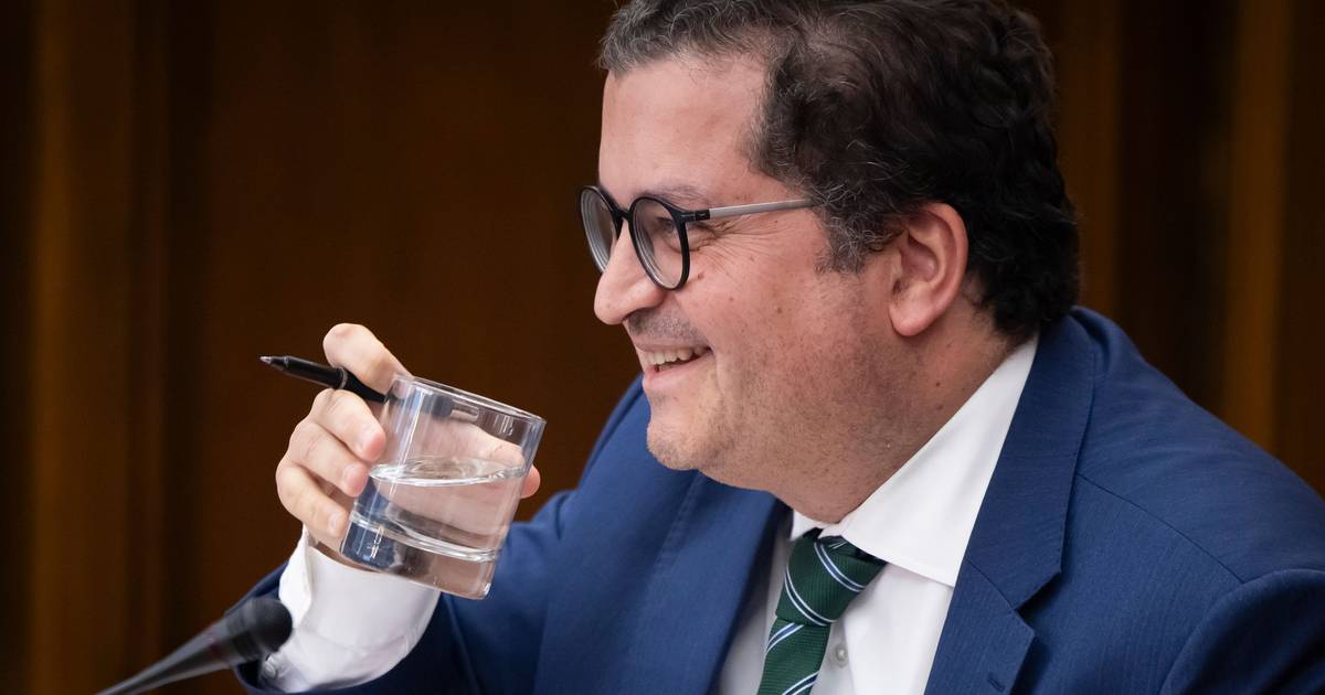 Mais apoios? Ministro diz que há risco de beneficiar os mais ricos, como Ronaldo, que “não precisa”