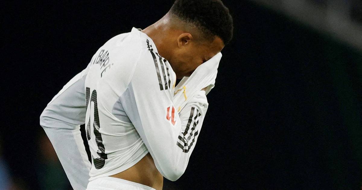 Mbappé vaiado pelos adeptos do Real Madrid no Santiago Bernabéu