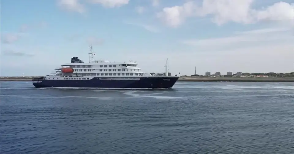 Hantavírus: navio cruzeiro MV Hondius chega a Roterdão e entra em processo de desinfeção