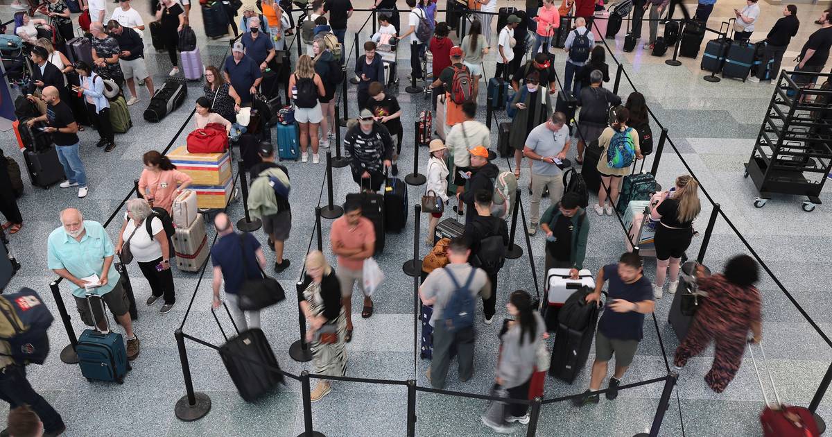 Deco exige compensações por atrasos nos aeroportos devido ao controlo de fronteiras