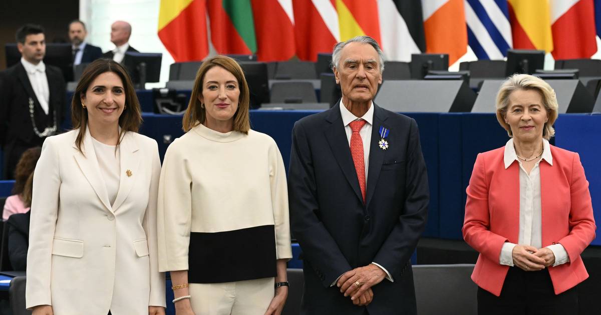 Cavaco Silva destaca importância da UE ao ser distinguido com Ordem Europeia de Mérito