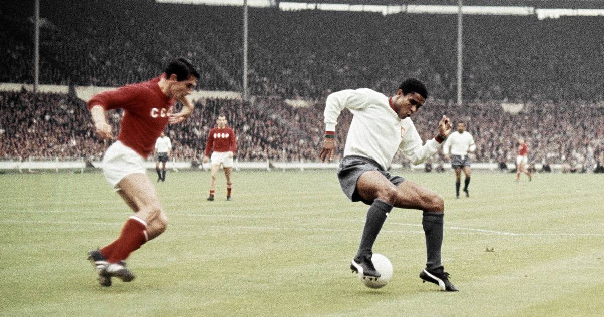 Sob batuta brasileira, os 22 de Inglaterra fizeram história 