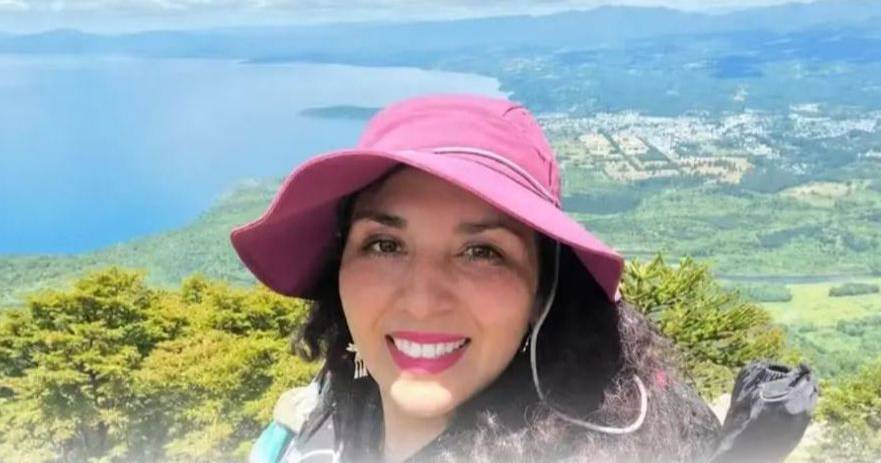 Mulher escala vulcão para celebrar aniversário, mas cai e acaba por morrer