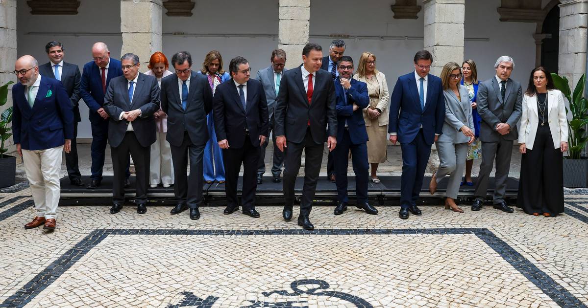 Criação de uma universidade em Leiria e outra no Porto