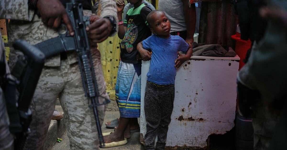 Mais de metade dos membros de gangues no Haiti são crianças, estima ONU