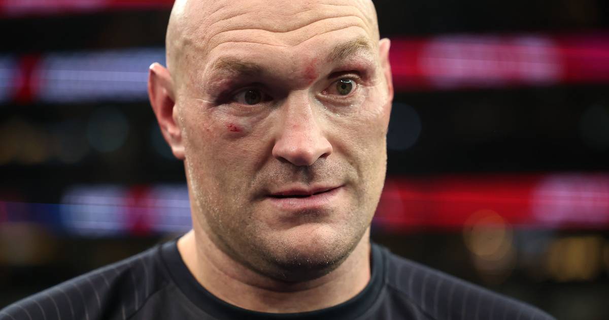 Pugilista Tyson Fury casa filha de 16 anos em cerimónia que precisou de intervenção policial