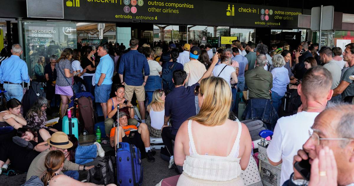 Jornalista internacional denuncia longas filas no controlo de fronteiras do Aeroporto de Lisboa
