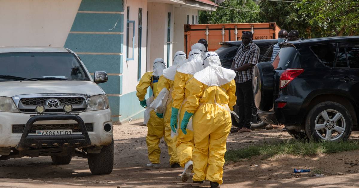 Ébola: número de mortos na República Democrática do Congo e no Uganda continua a aumentar