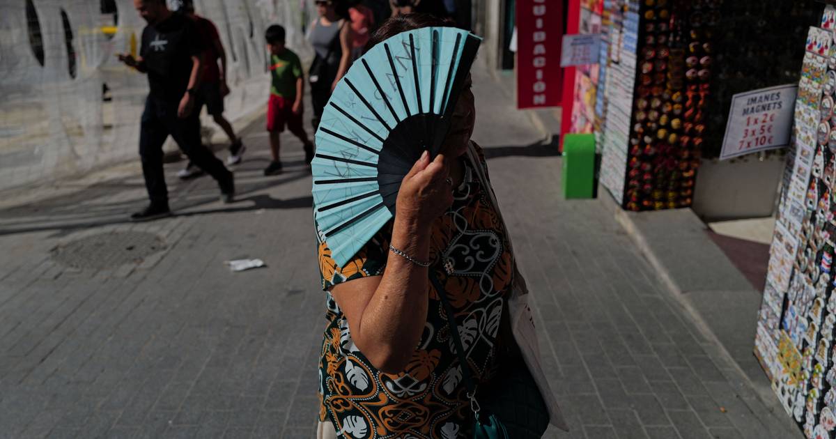Temperaturas chegam aos 36ºC: calor deixa 14 distritos sob aviso