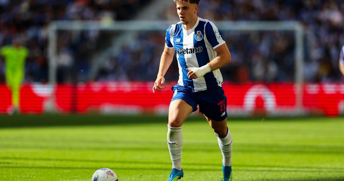 FC Porto prolonga contrato com Oskar Pietuszewski