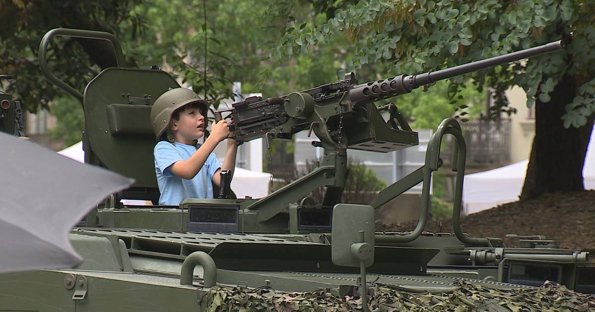 Dia da Criança em Coimbra celebra-se com insufláveis... e viaturas militares