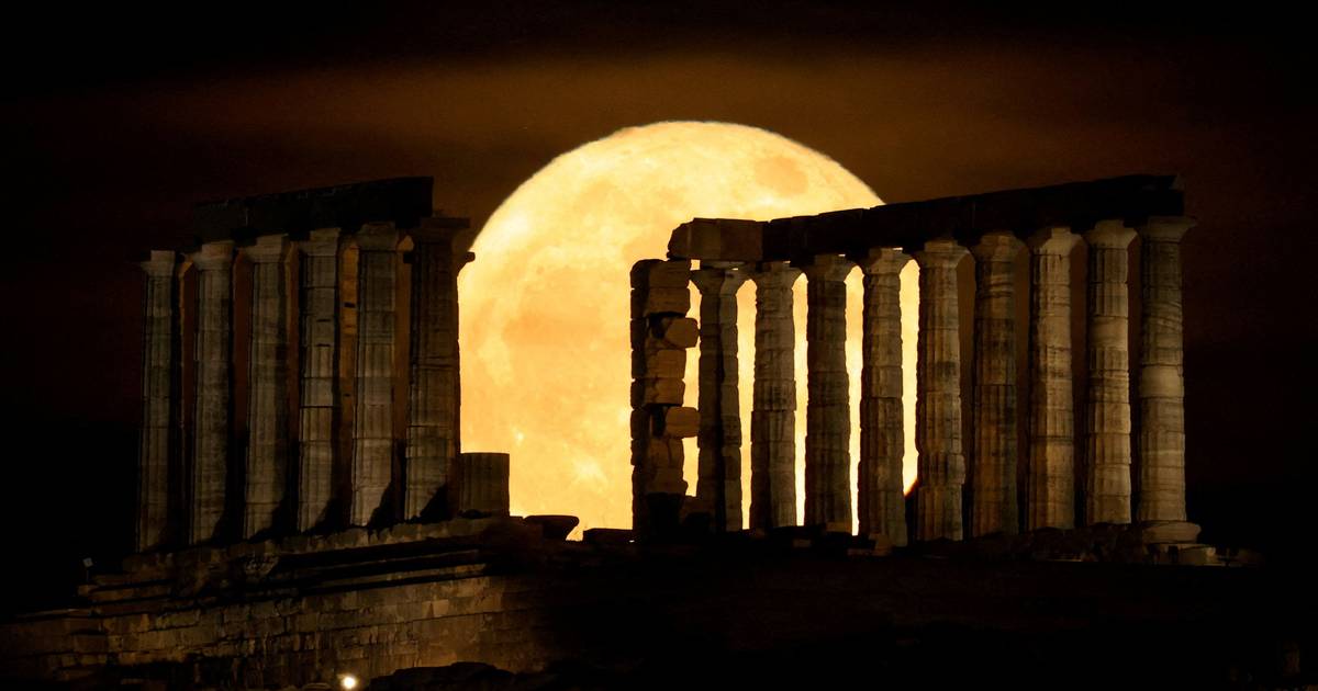 Lua azul e microlua: raro fenómeno astronómico marca o fim da primavera na Grécia