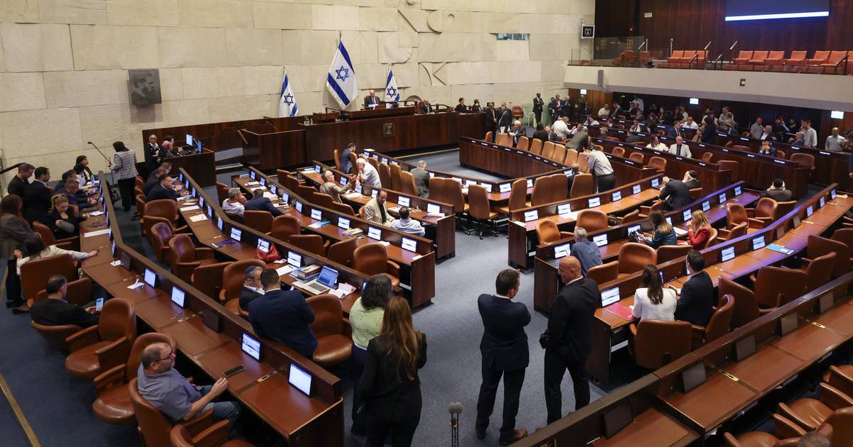 Deputados de Israel aprovaram primeira votação para dissolução do parlamento