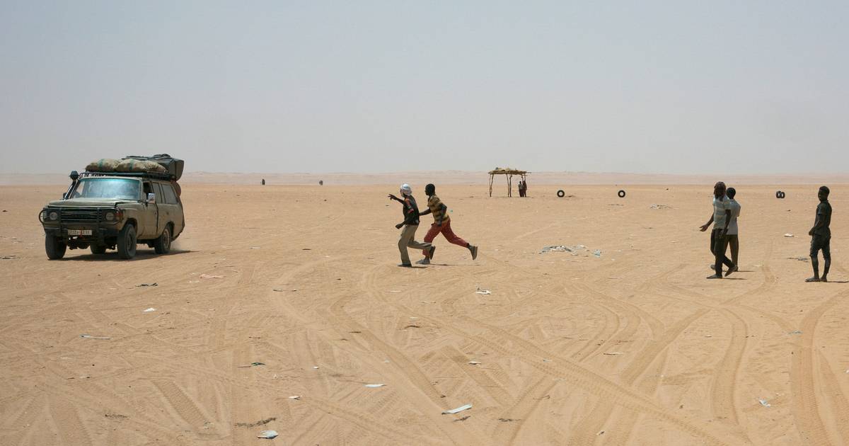 Quarenta e nove nigerianos morreram de sede após avaria de camião no deserto