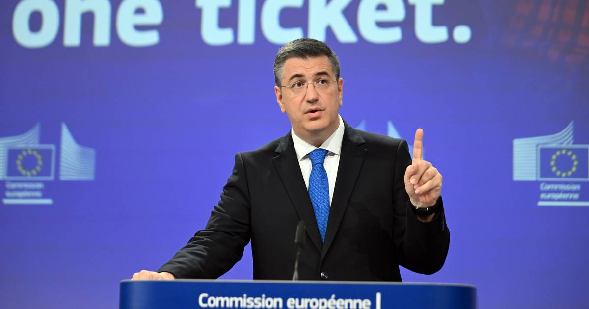 Comissário Europeu afasta risco de falta de jet fuel na UE