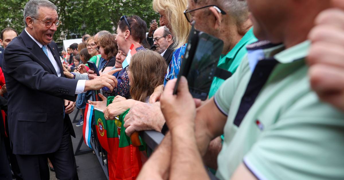 “E salta António, olé”: Seguro recebido em festa por comunidade portuguesa no Luxemburgo
