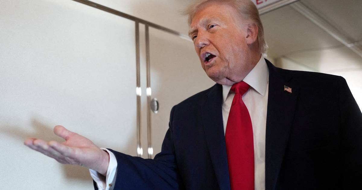 "Ou és desonesta ou estúpida": Trump insulta jornalista e ab