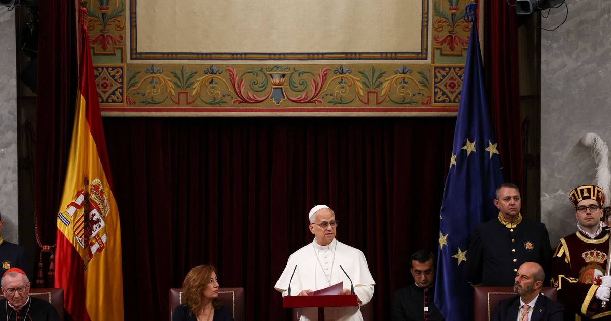 Papa diz que o "trágico drama migratório" deve agitar "a con