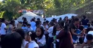 Momentos de pânico: sismo nas Filipinas faz desabar telhado 