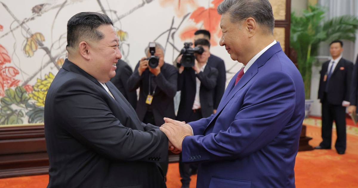 Xi Jinping chega à Coreia do Norte para visita de dois dias