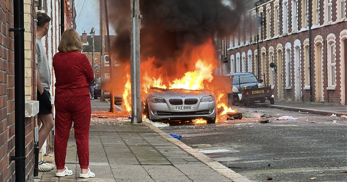 Tumultos violentos em Belfast após ataque com faca