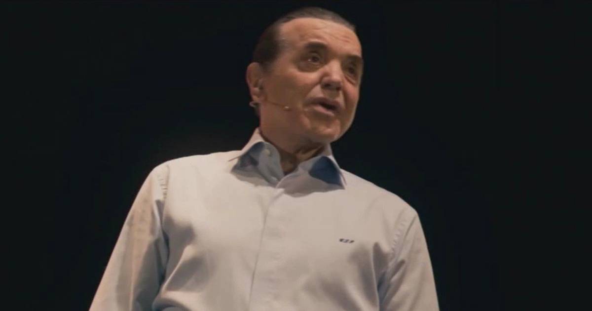 Chazz Palminteri dá vida (sozinho) a 18 personagens no palco