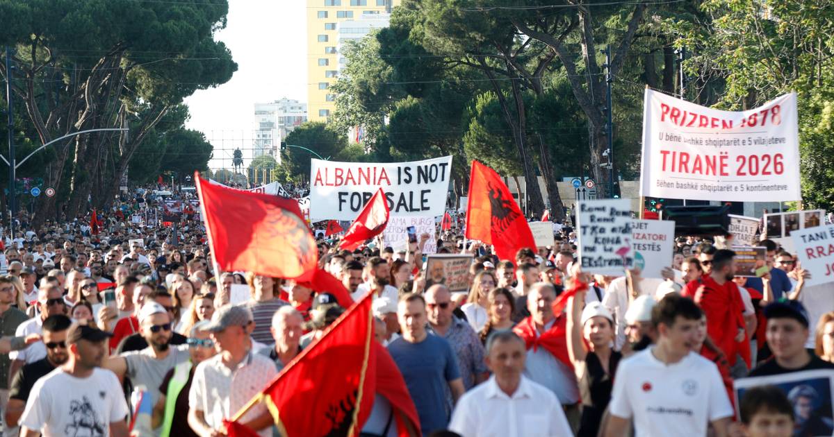 Protestos contra resorts de luxo na Albânia já duram há mais