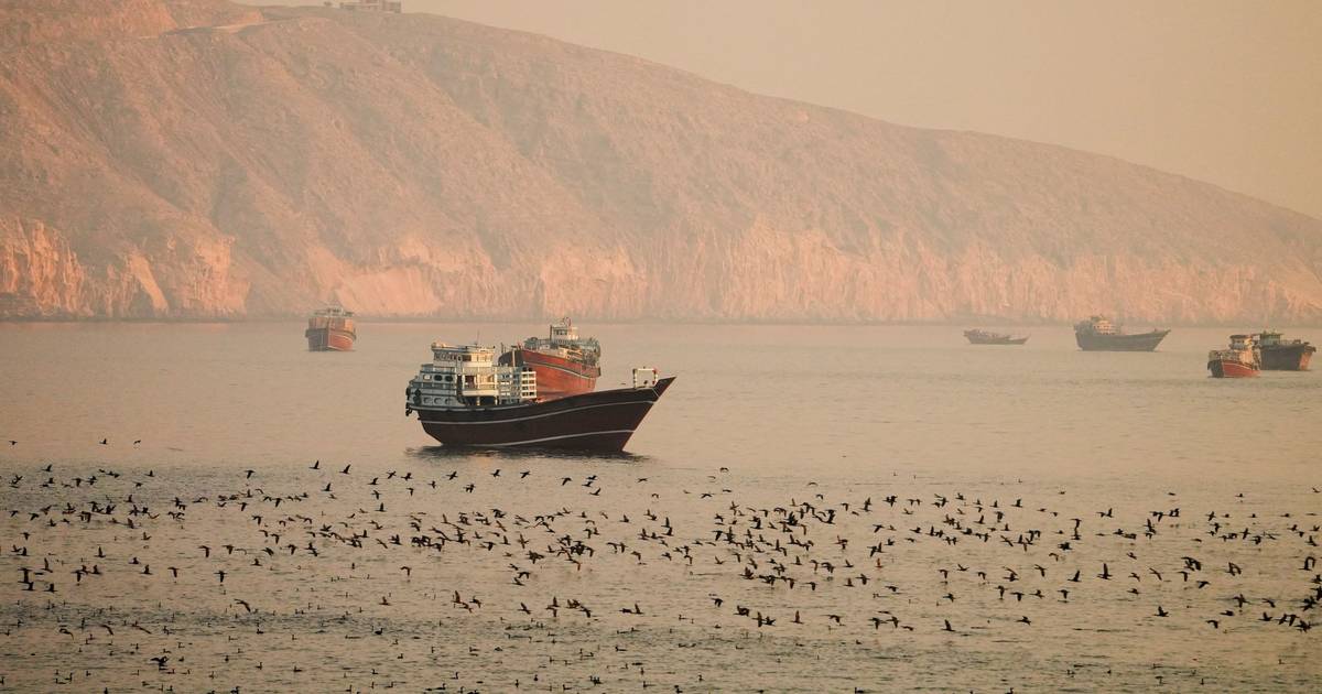 Televisão iraniana anuncia passagem de cinco navios do país pelo Estreito de Ormuz