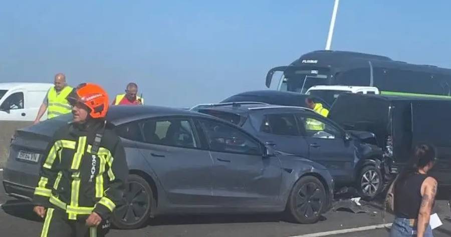 Acidente corta circulação na ponte Vasco da Gama no sentido norte-sul
