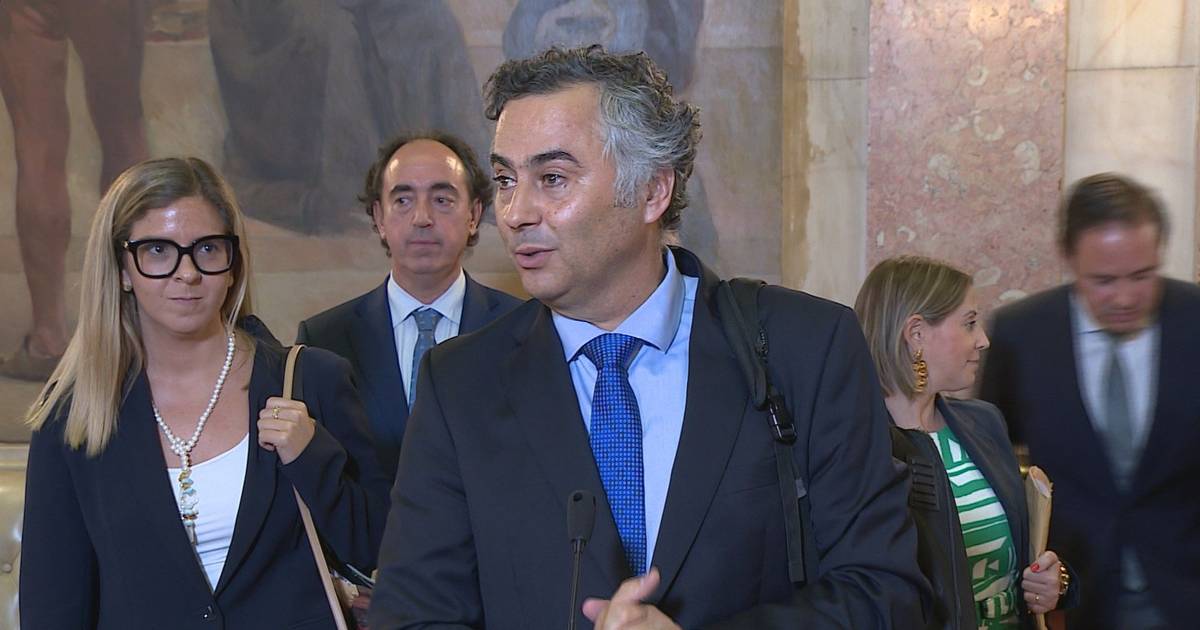 Ministro confía en publicar 'mañana por la tarde' las notas de todas las materias