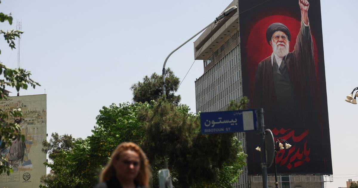 Teerão ataca Bahrein em resposta à ofensiva dos Estados Unidos
