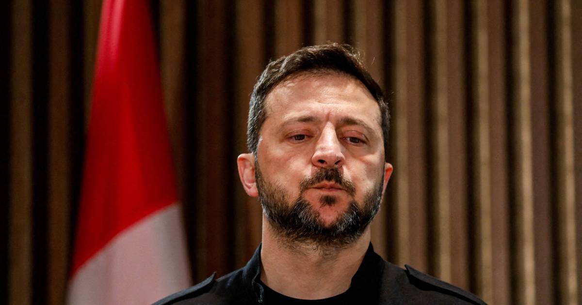 Aereo che trasportava Zelensky verso Oslo "quasi colpito" da un drone
