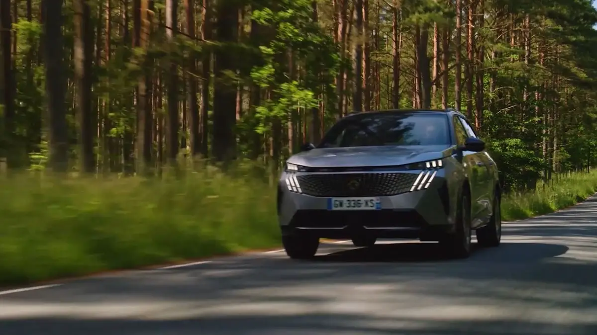 【はるplants】 Peugeot 5008 estreia versão híbrida com motor 1.2 Pure Tech e